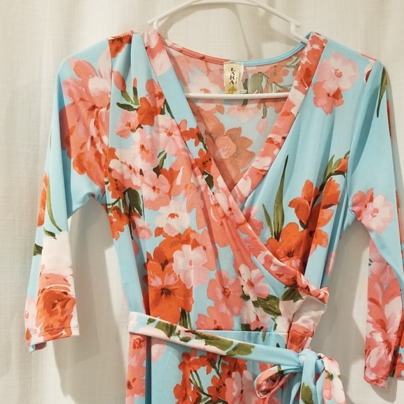 Floral Maxi Dress with 3/4 Length Sleeves - Picture 2 of 3